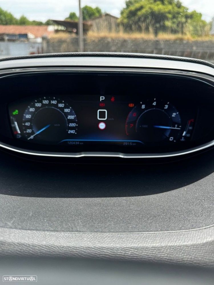 Peugeot 3008 1.2 PureTech Allure EAT6 - 21