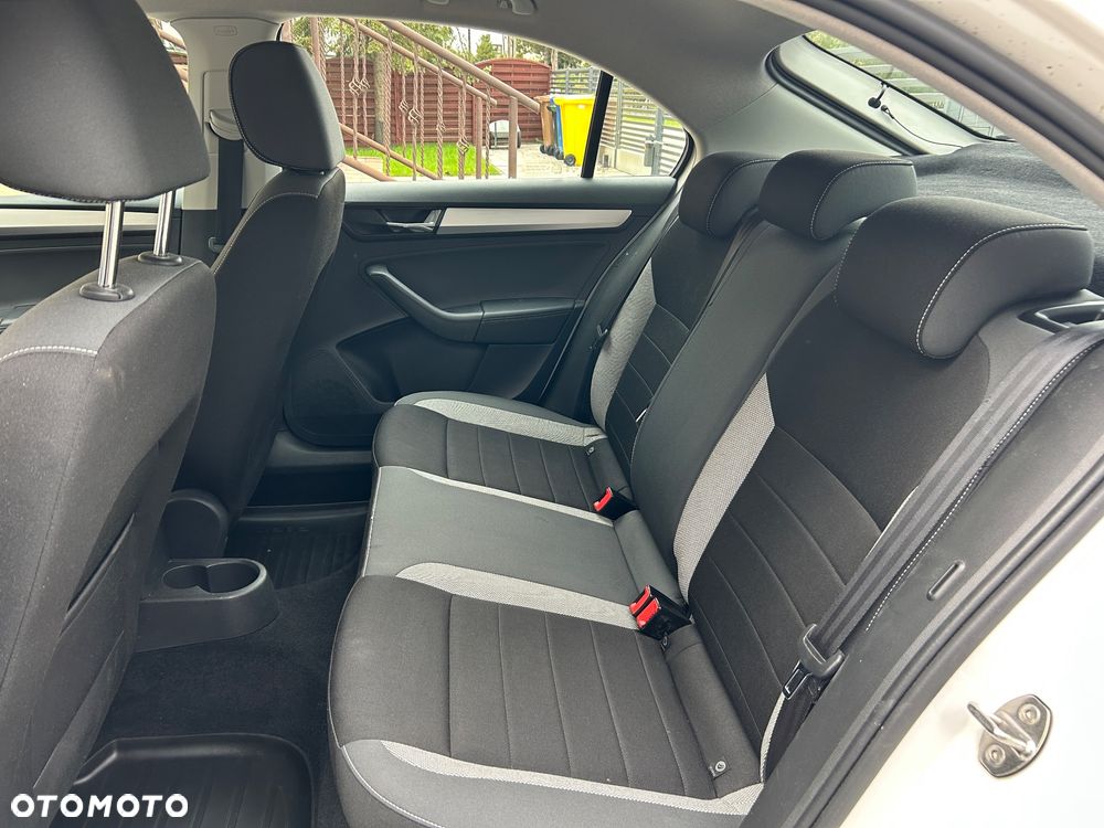 Skoda RAPID 1.0 TSI Ambition - 8