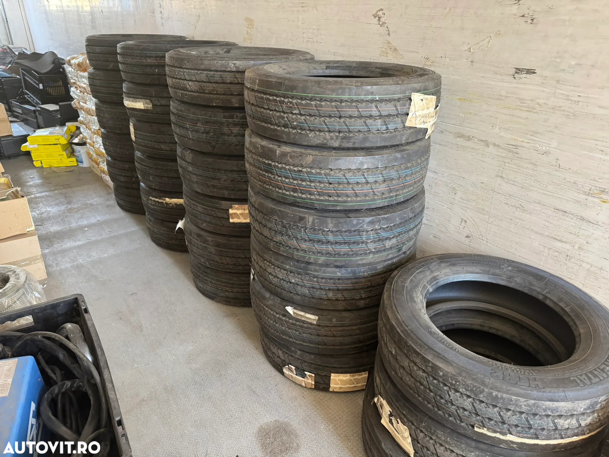 Roată Continental 205/65R17.5 CCO HTR2 : Anvelope trailer : 16PR : NOI : 27 buc - 2