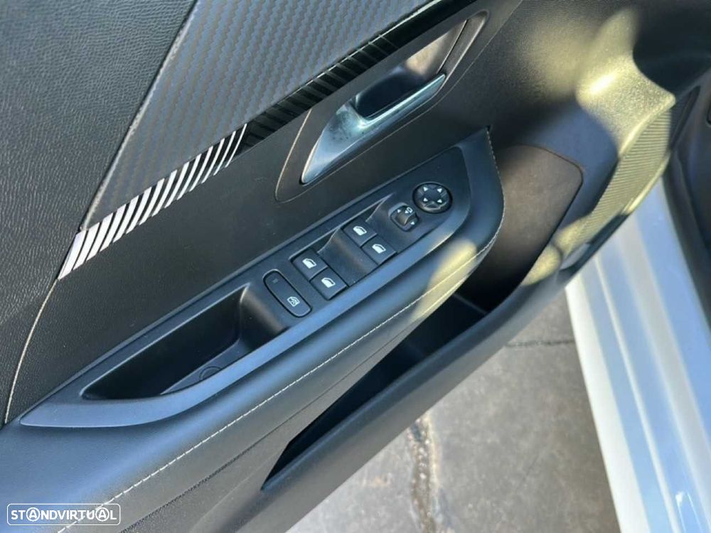 Peugeot 208 1.2 Hybrid Allure e-DCS6 - 13