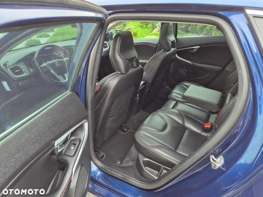 Volvo V40 D4 Ocean Race - 11