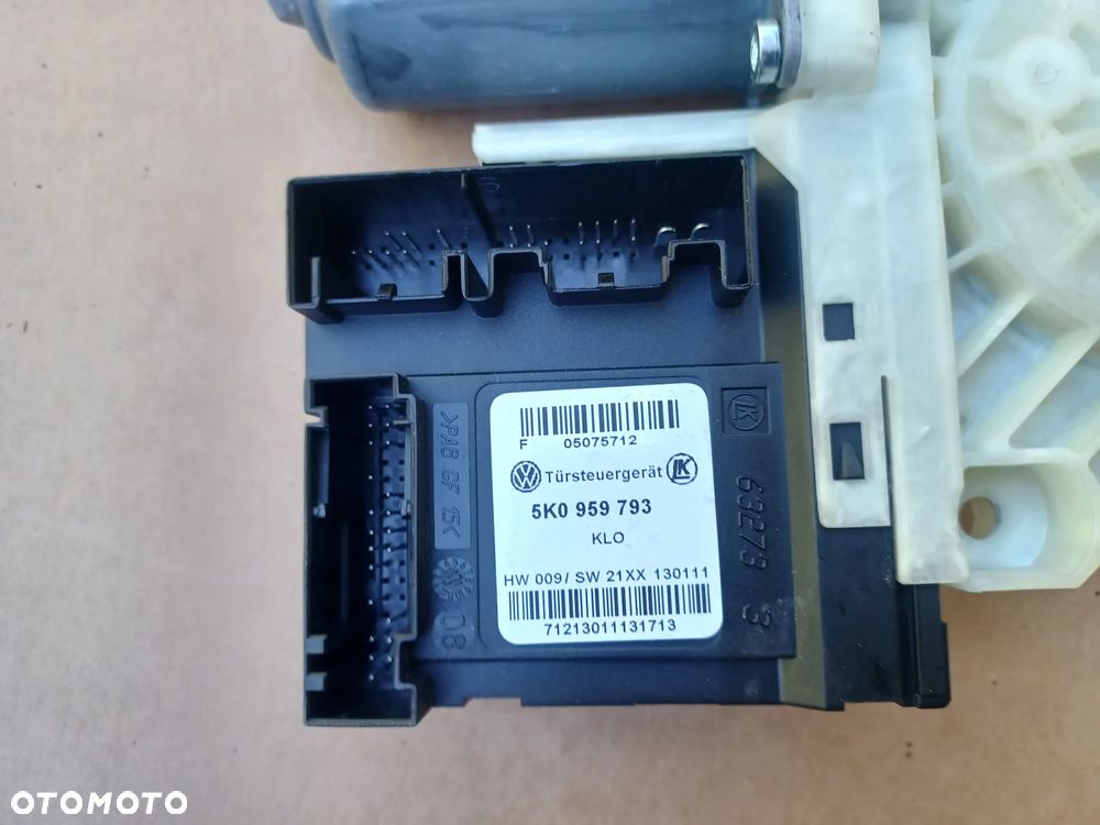 ŚILNICZEK SZYBY LEWY PRZÓD GOLF VI 5K0959793 - 3