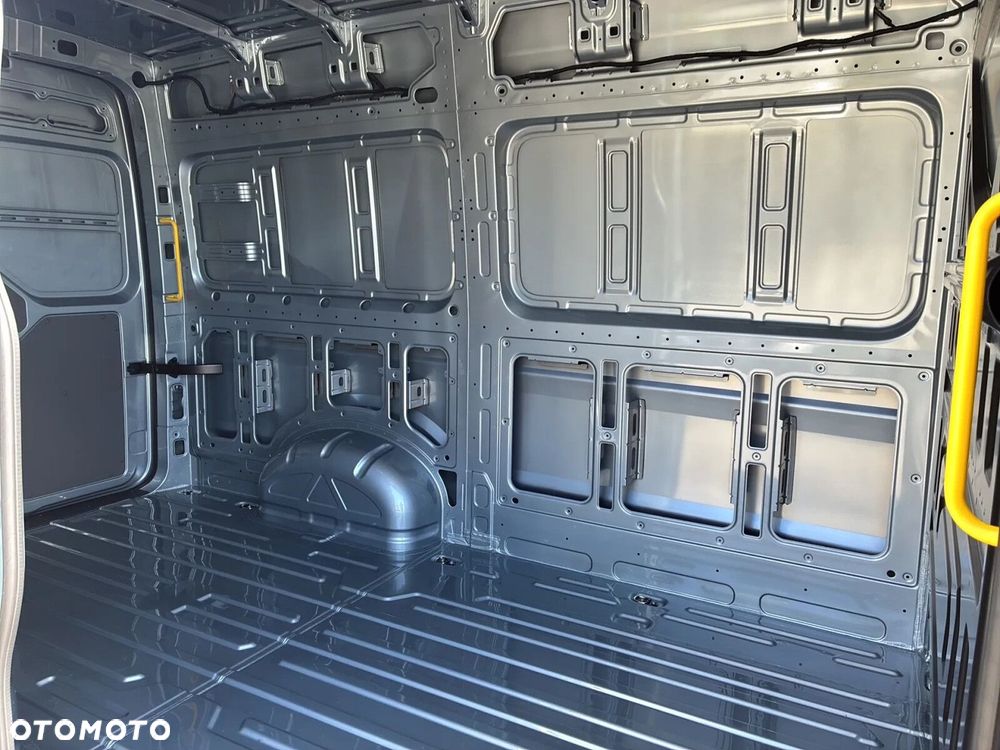Volkswagen Crafter 35 Furgon, 2.0 TDI 177KM, Wysoki dach, r. o. 3640 - 13