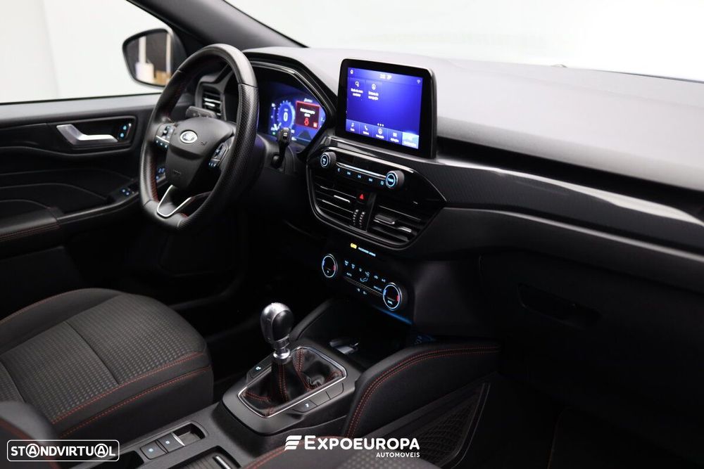 Ford Kuga 1.5 EcoBoost ST-Line X - 28