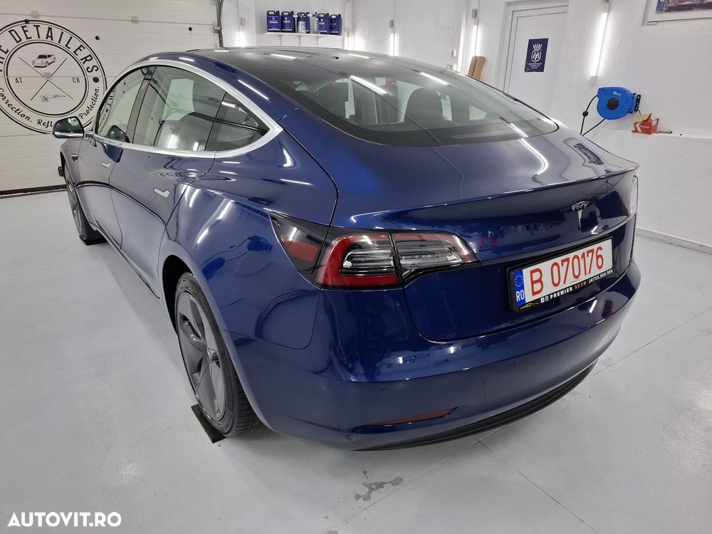 Tesla Model 3 - 3