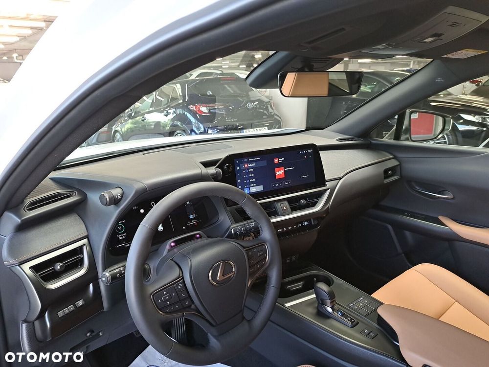 Lexus UX 300h F Sport Design - 27