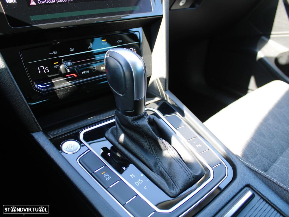 VW Passat Variant 2.0 TDI Business DSG - 48