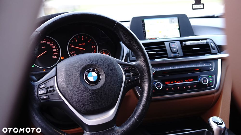 BMW Seria 3 318d Luxury Line - 25