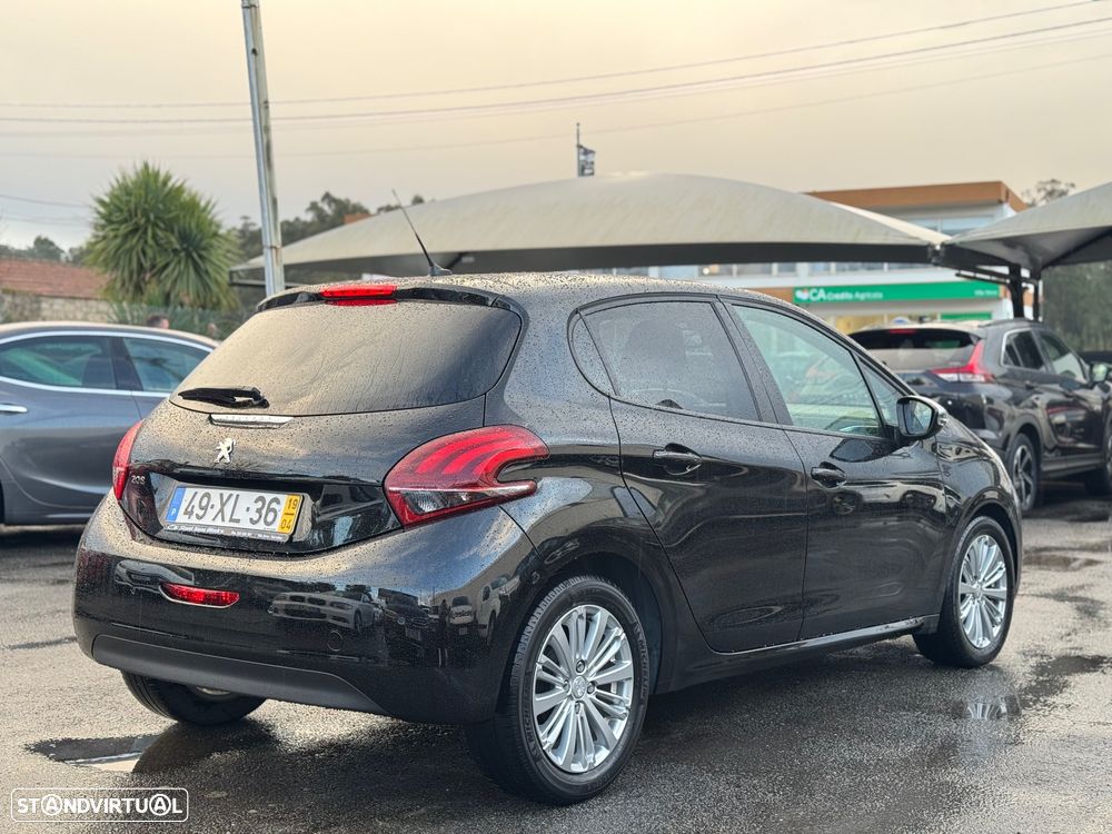Peugeot 208 1.2 PureTech Signature - 6