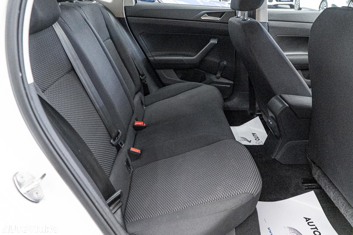 Volkswagen Polo 1.0 ACTIVE - 9