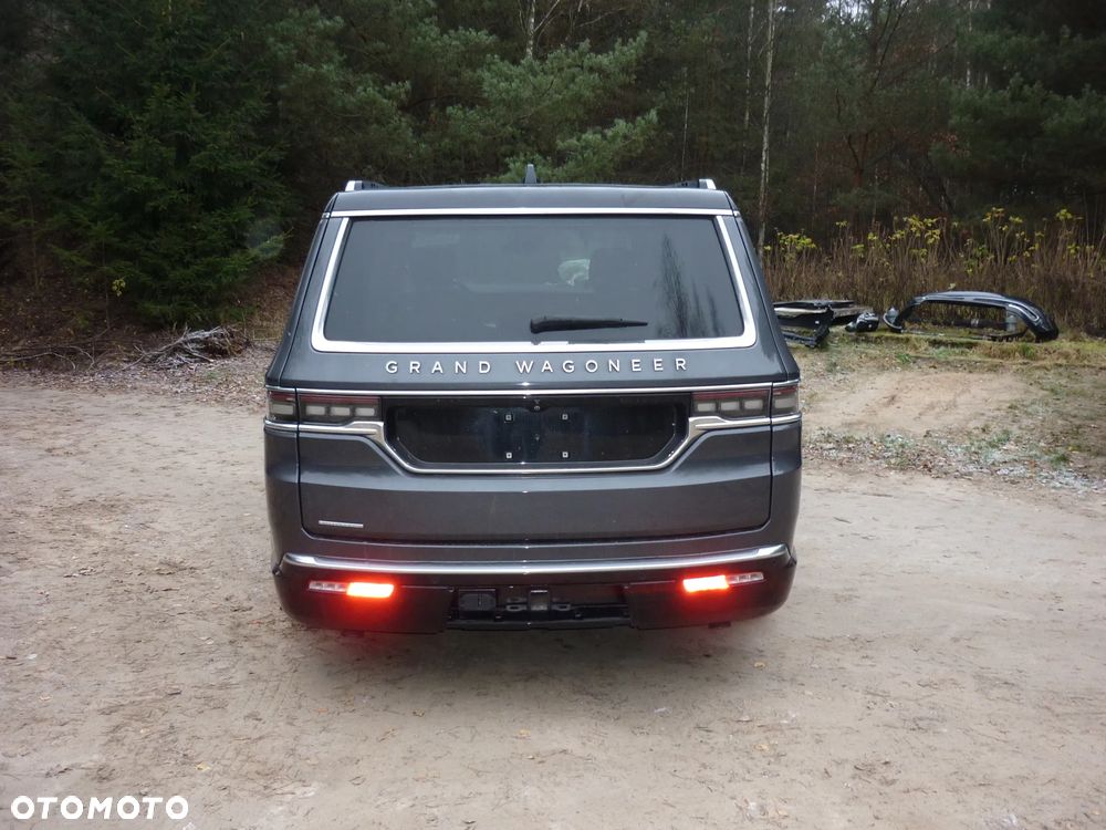 Jeep Grand Wagoneer - 5
