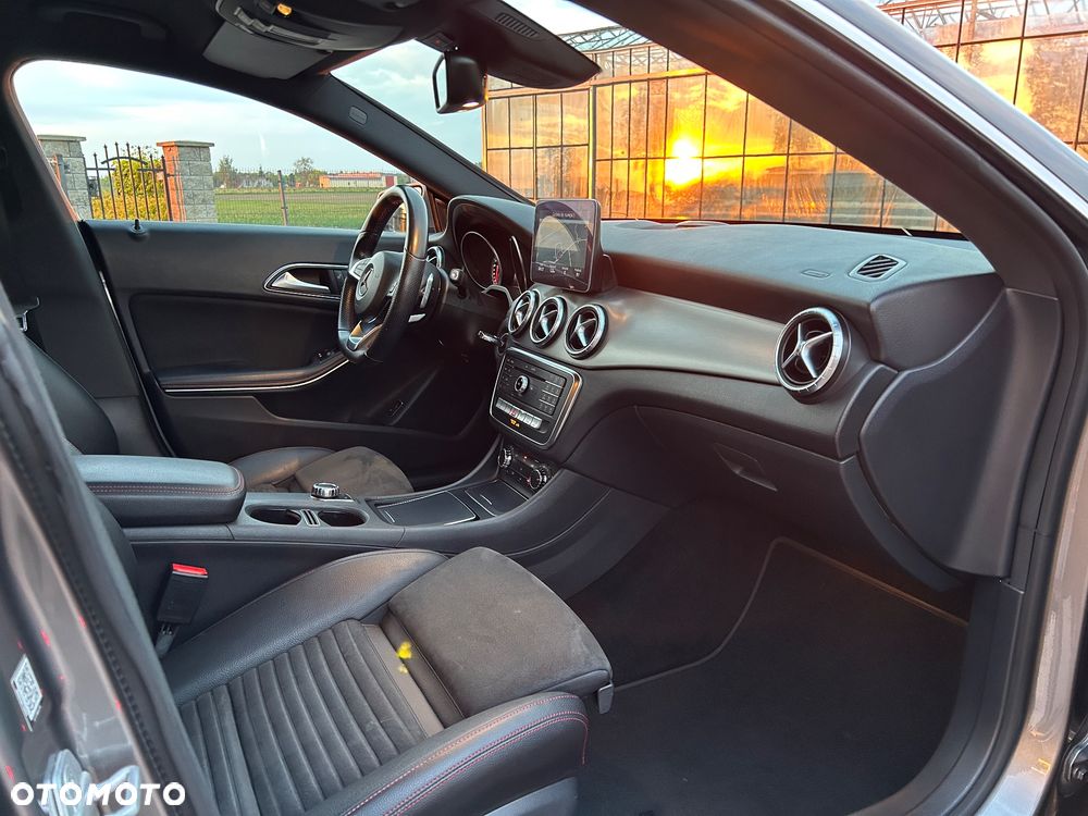 Mercedes-Benz CLA 180 7G-DCT AMG Line - 20