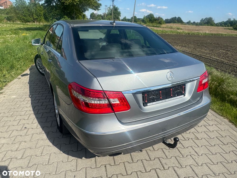 Mercedes-Benz Klasa E 250 BlueEFFICIENCY 7G-TRONIC Elegance - 7