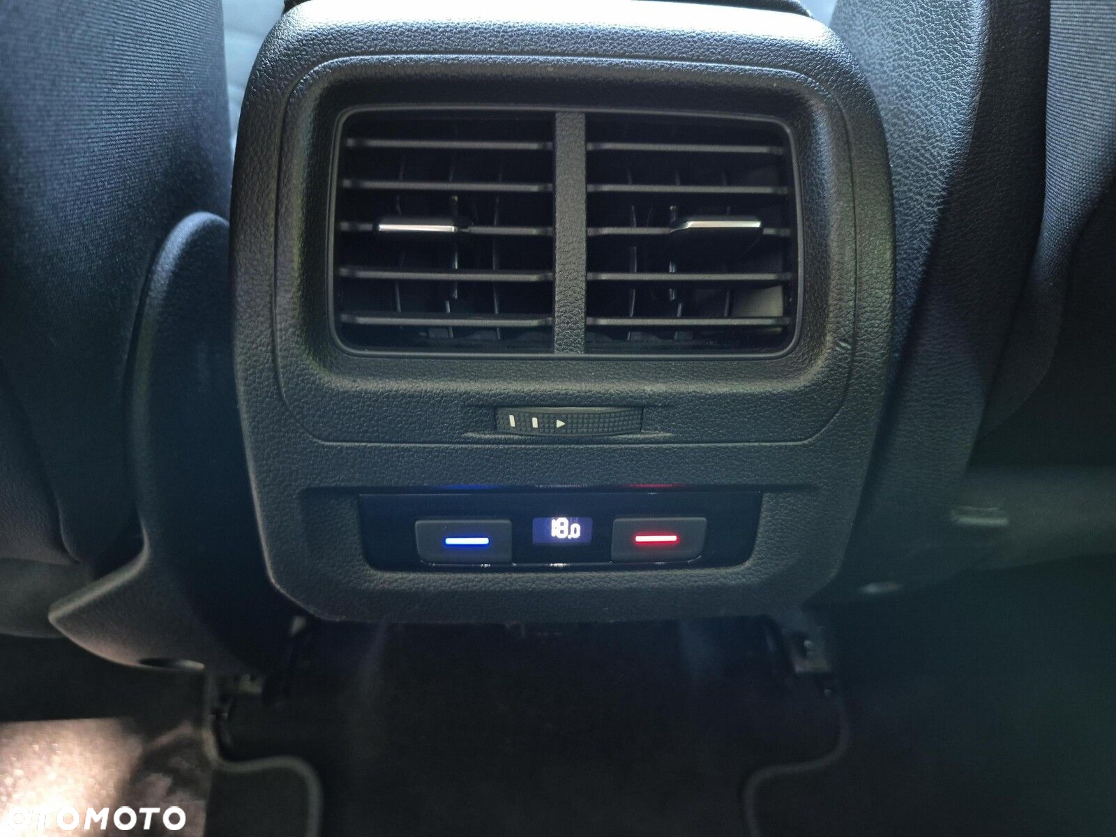 Volkswagen Touran 2.0 TDI BMT Highline DSG - 14