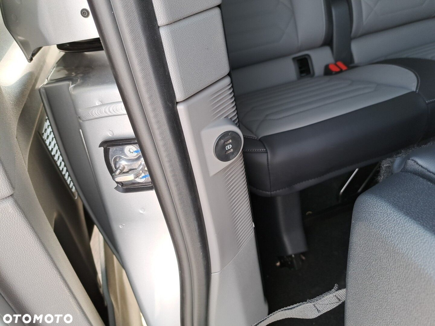 Volkswagen Caravelle - 26