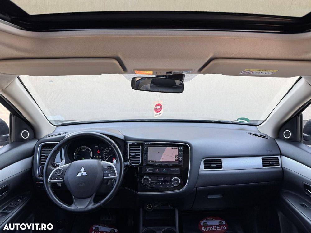Mitsubishi Outlander - 8