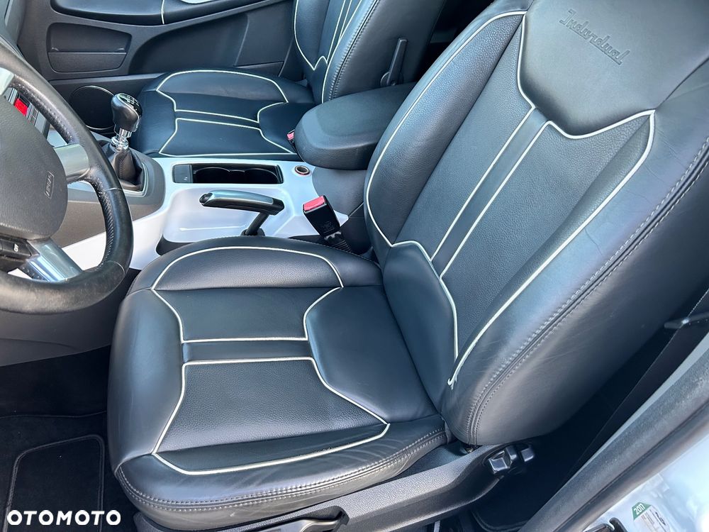 Ford Kuga 2.0 TDCi 4x4 Titanium - 14