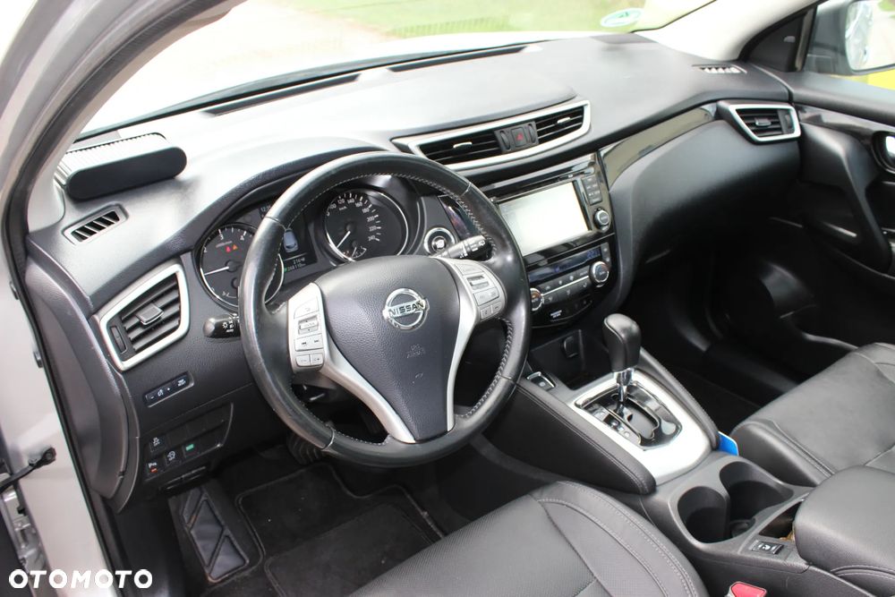 Nissan Qashqai 1.6 DCi Xtronic TEKNA - 25