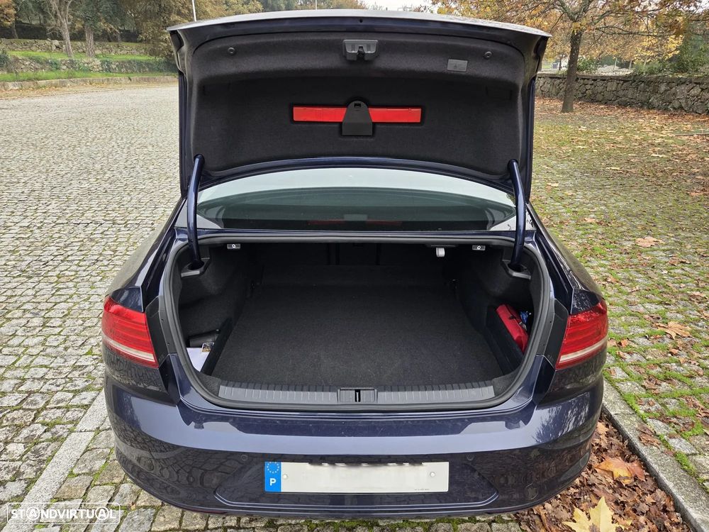 VW Passat 1.6 TDI BlueMotion - 14