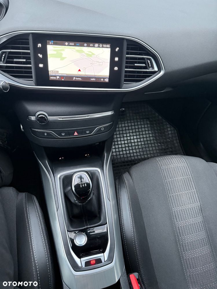 Peugeot 308 BlueHDi 130 Stop & Start Allure Business-Paket - 19