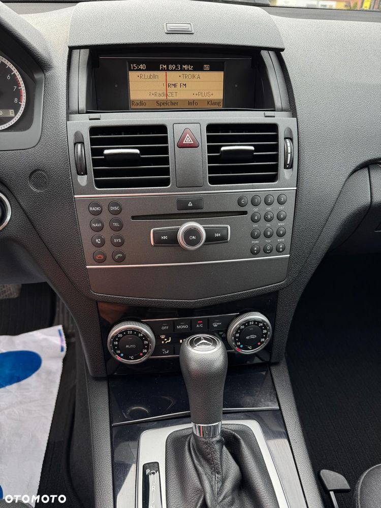 Mercedes-Benz Klasa C 180 BlueEFFICIENCY 7G-TRONIC Elegance - 26