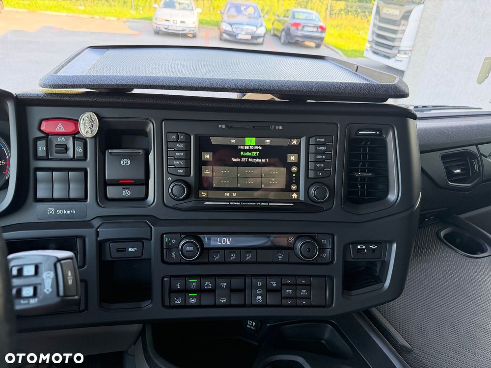 Scania S460 cała na poduszkach salon polska - 11
