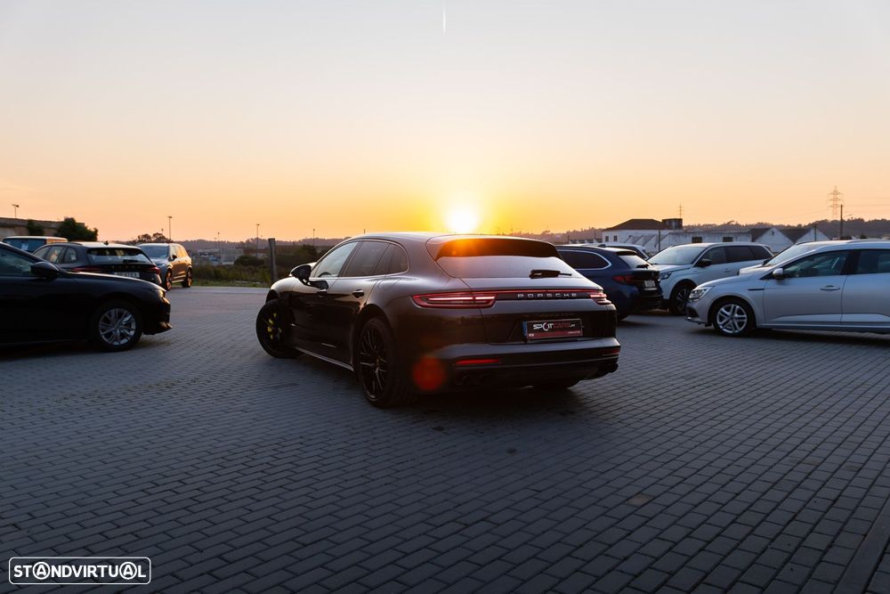 Porsche Panamera Sport Turismo 4 E-Hybrid - 13