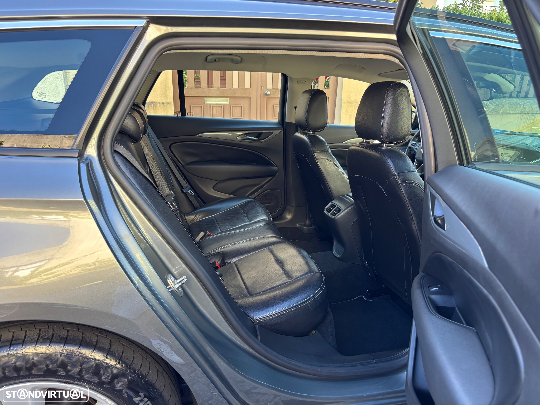 Opel Insignia Sports Tourer 1.6 CDTi Edition - 10