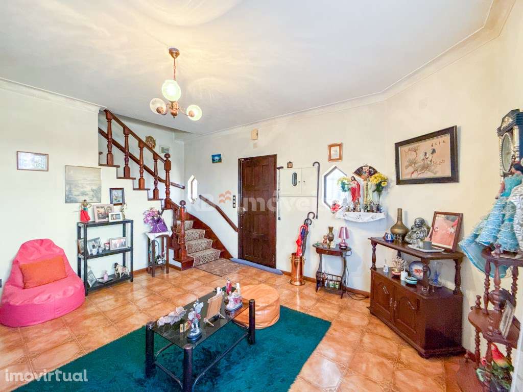 Moradia de 3 pisos com garagem e logradouro no Entroncamento - Grande imagem: 2/57