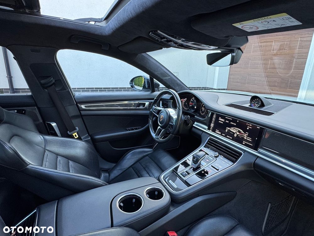 Porsche Panamera 4S - 24