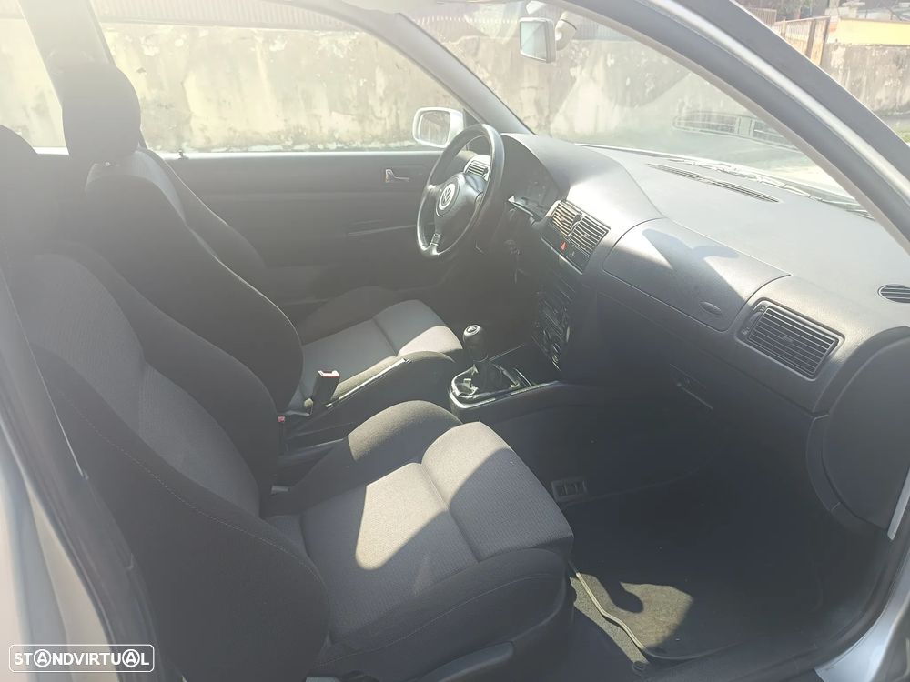 VW Golf 1.4i 25 Anos - 16
