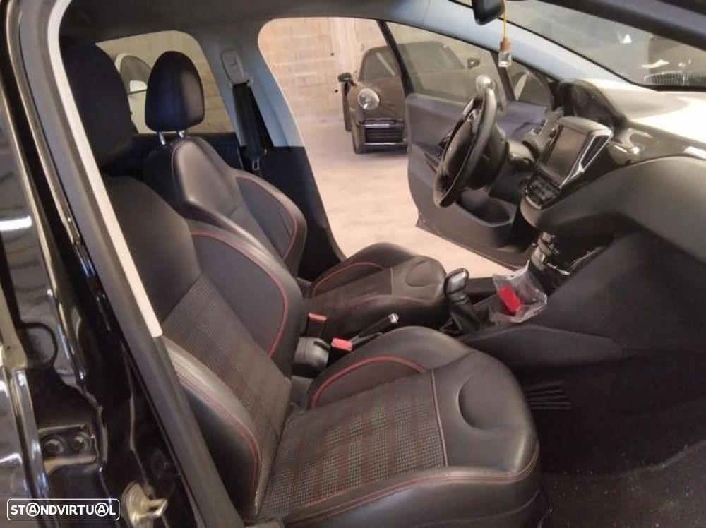 Peugeot 208 1.2 PureTech GT Line - 5