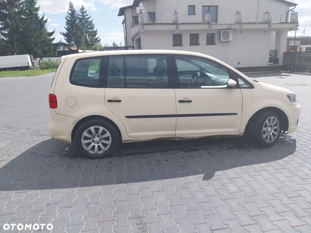 Volkswagen Touran - 4
