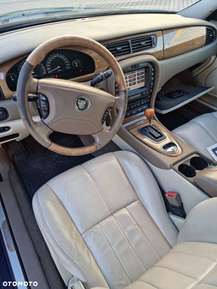 Jaguar S-Type - 7