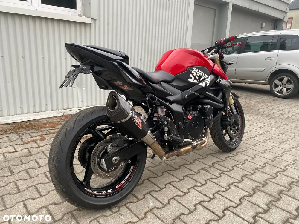 Suzuki GSR - 3