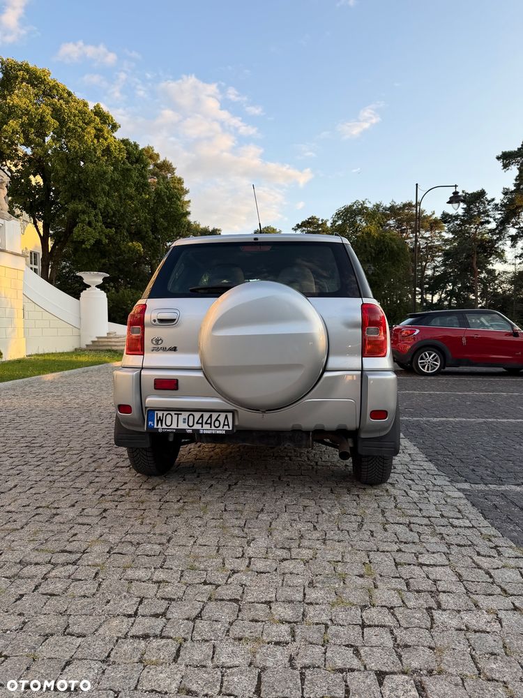 Toyota RAV4 1.8 VVT-i 4x2 - 2