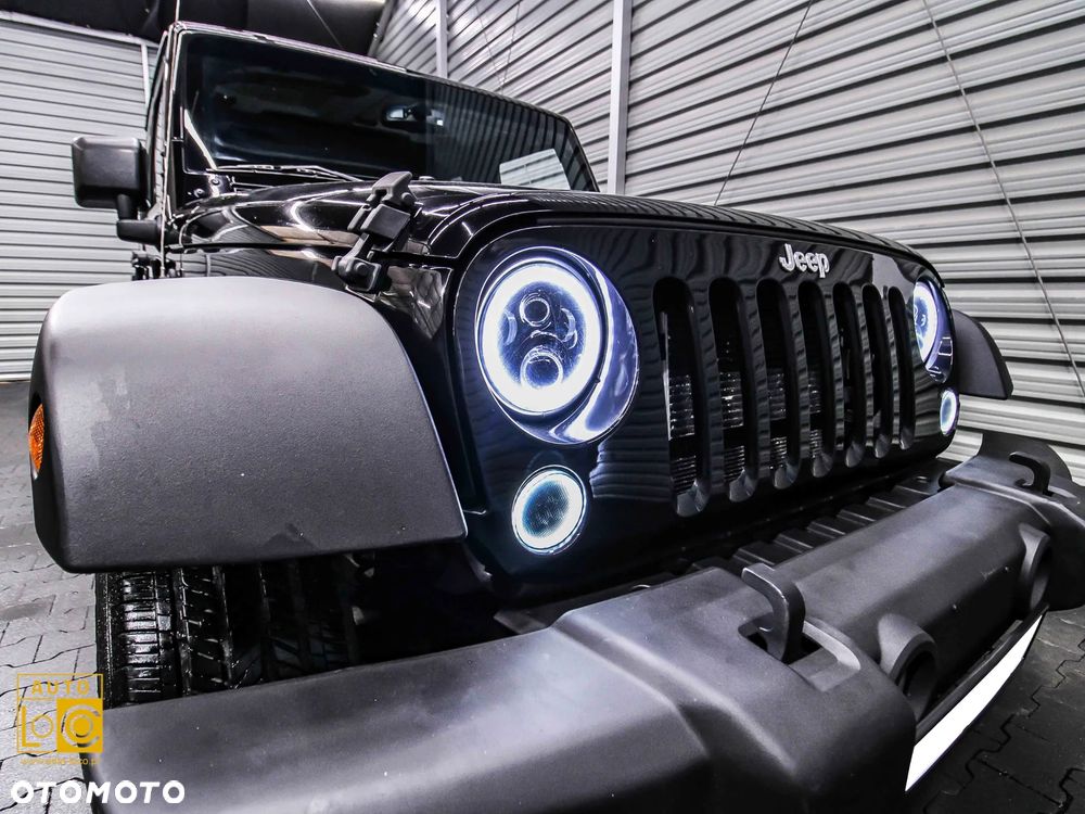 Jeep Wrangler 3.6 Unlim Night Eagle - 24