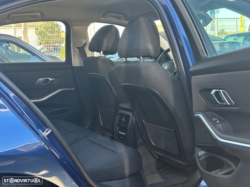 BMW 320 d Auto - 29