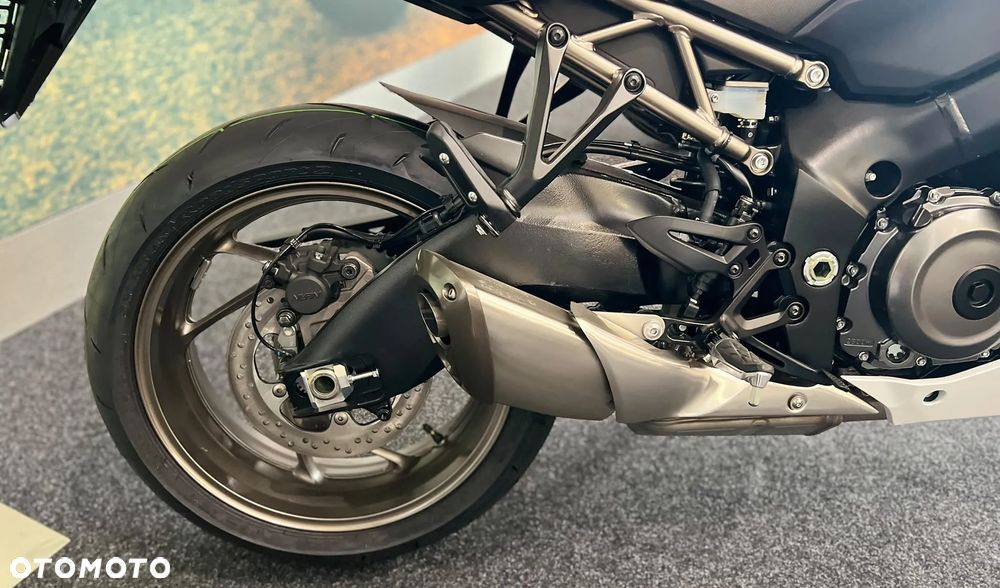 Suzuki GSX 1000 - 15