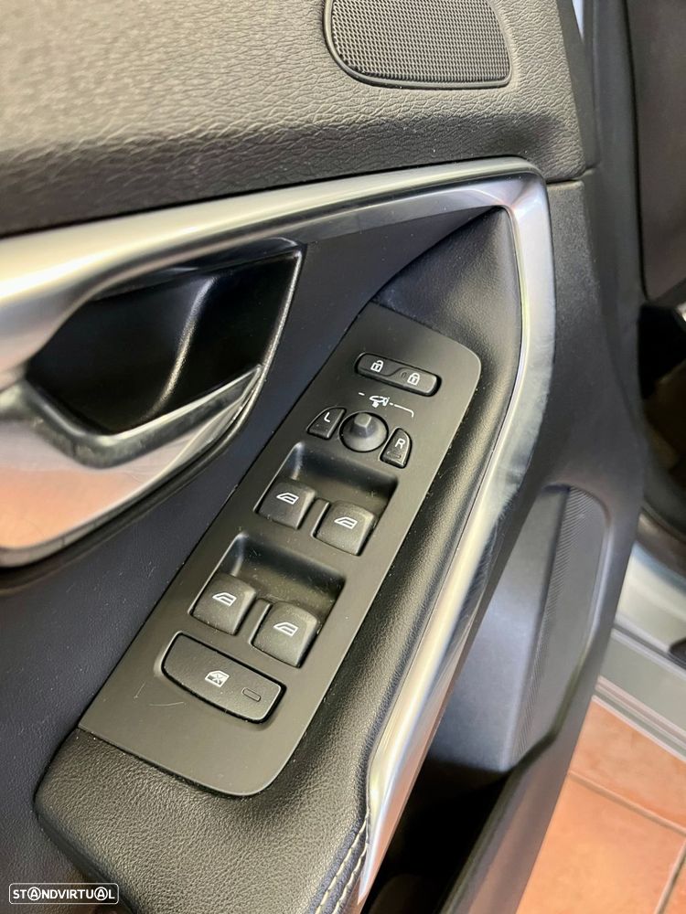 Volvo V40 2.0 D2 R-Design Momentum - 29