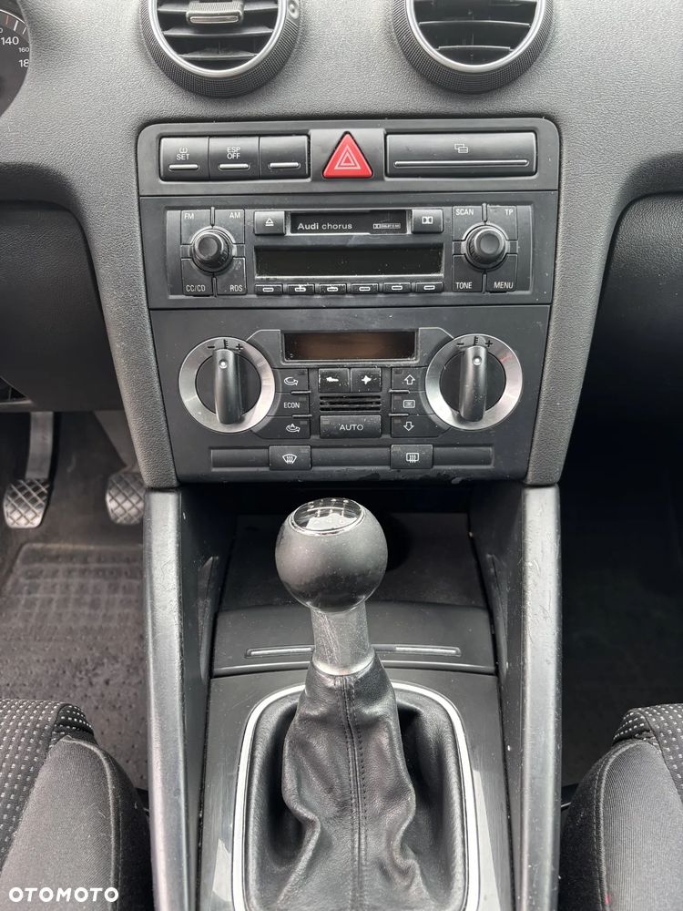 Audi A3 Sportback 1.6 FSI Ambiente - 17