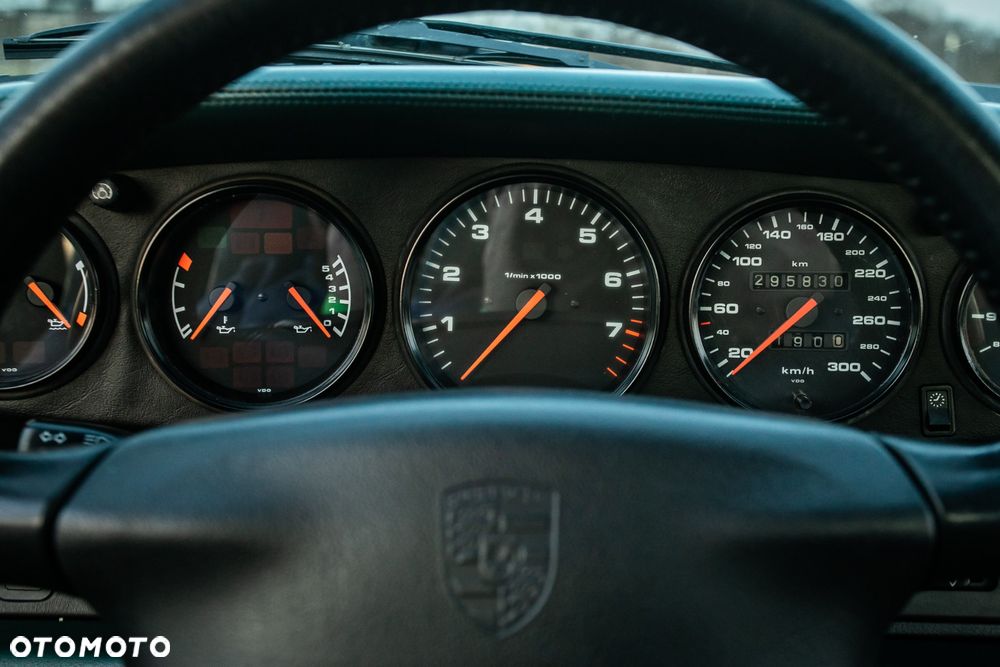 Porsche 911 Carrera 4 - 33