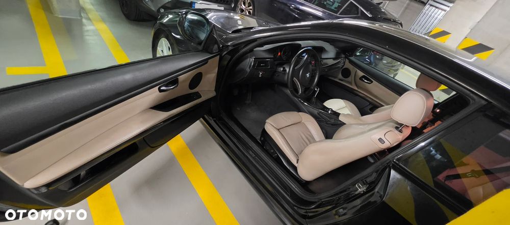 BMW Seria 3 330d xDrive - 23