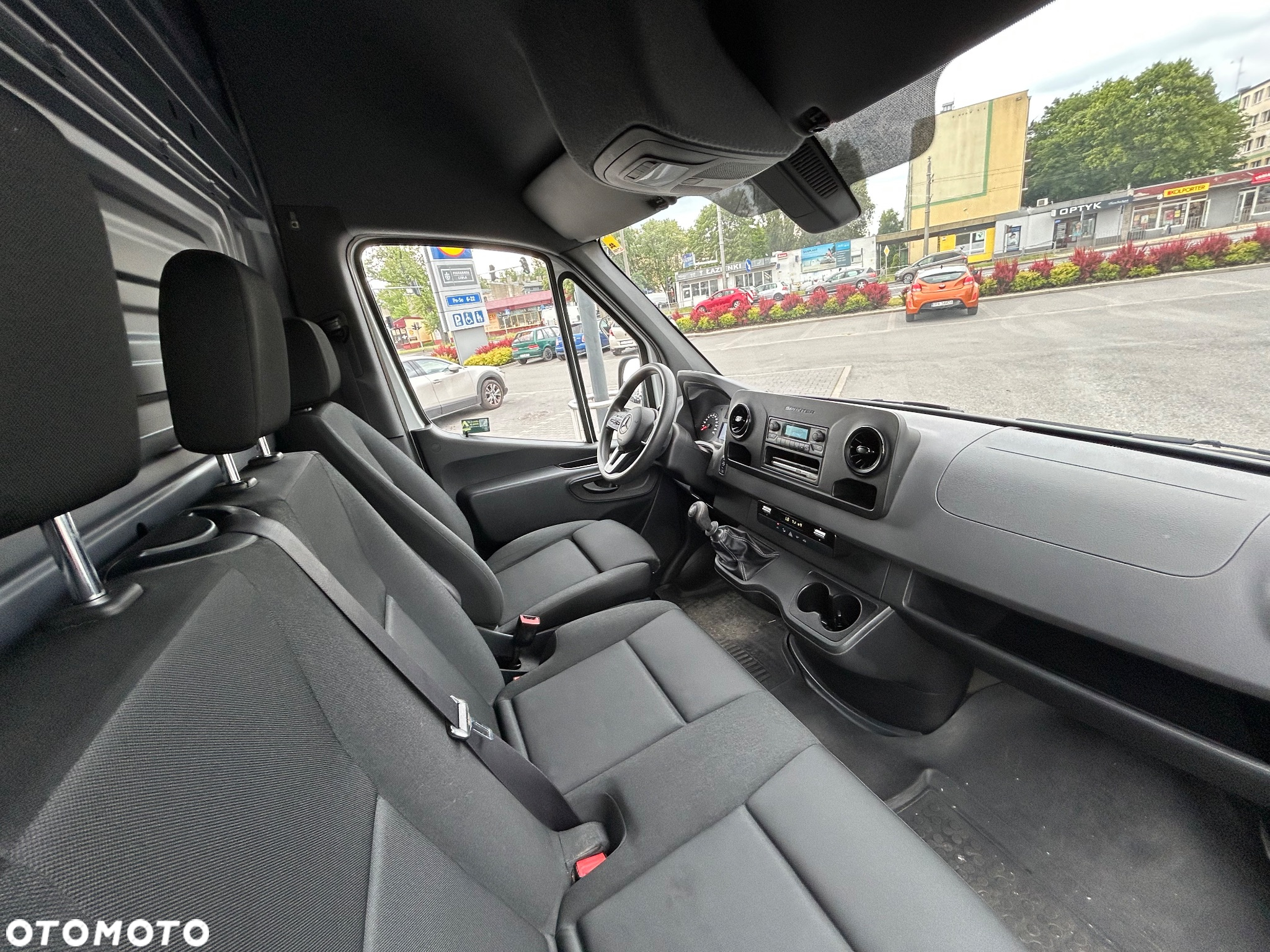 Mercedes-Benz Sprinter - 11