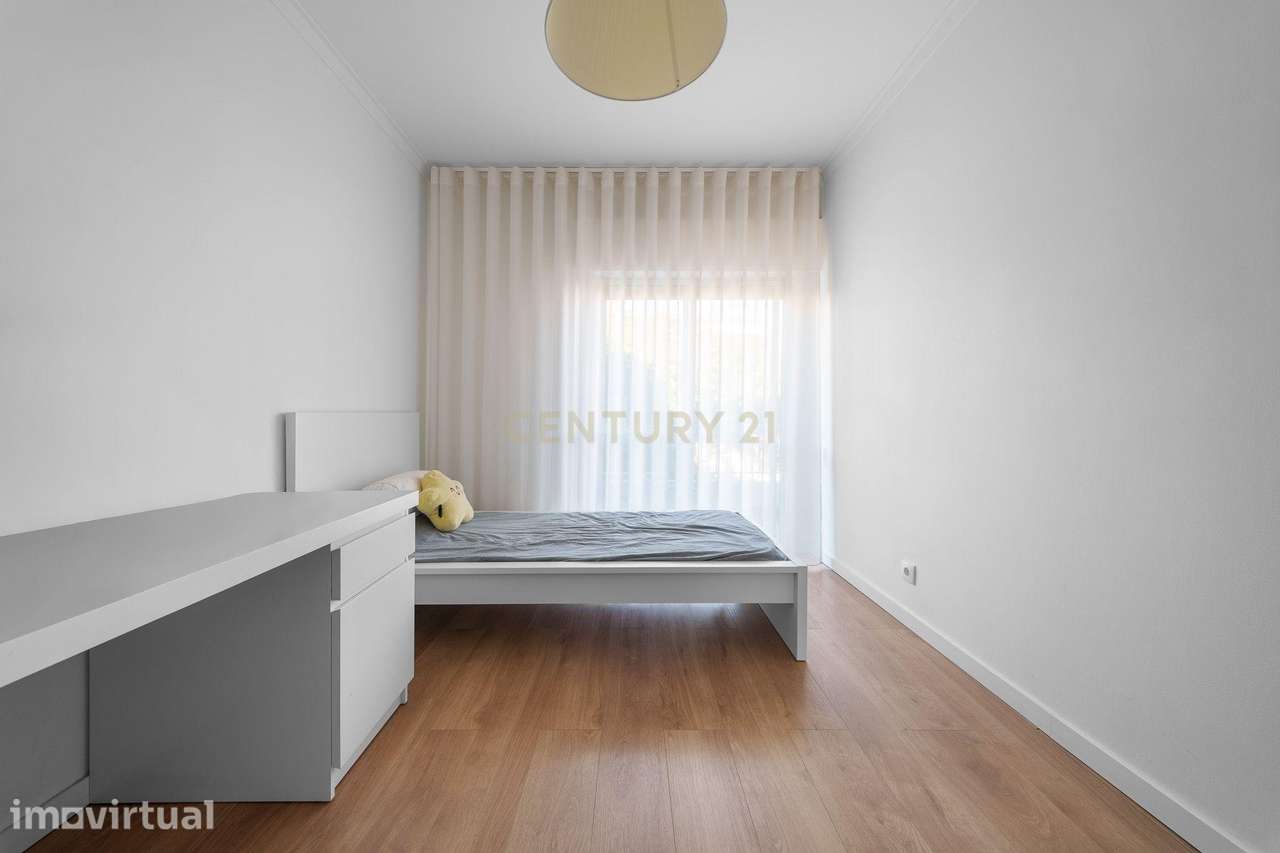 Apartamento T2 Renovado com Varanda e Arrecadação em São João da Talha - Grande imagem: 4/18