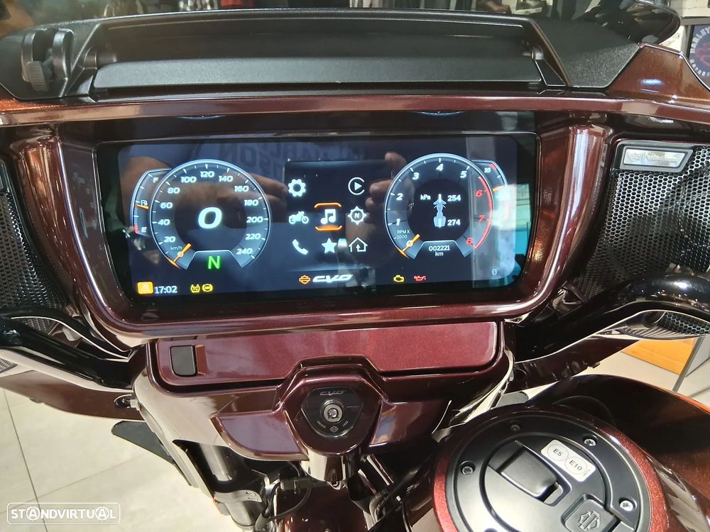 Harley-Davidson Street Street Glide CVO - 13