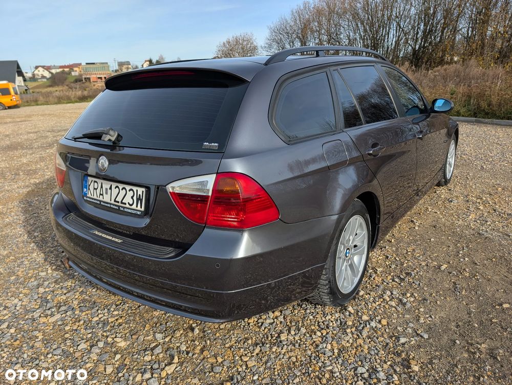 BMW Seria 3 318d - 15