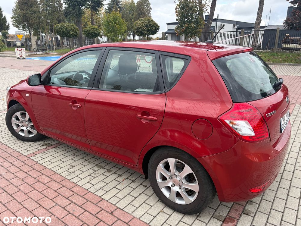 Kia Ceed - 9