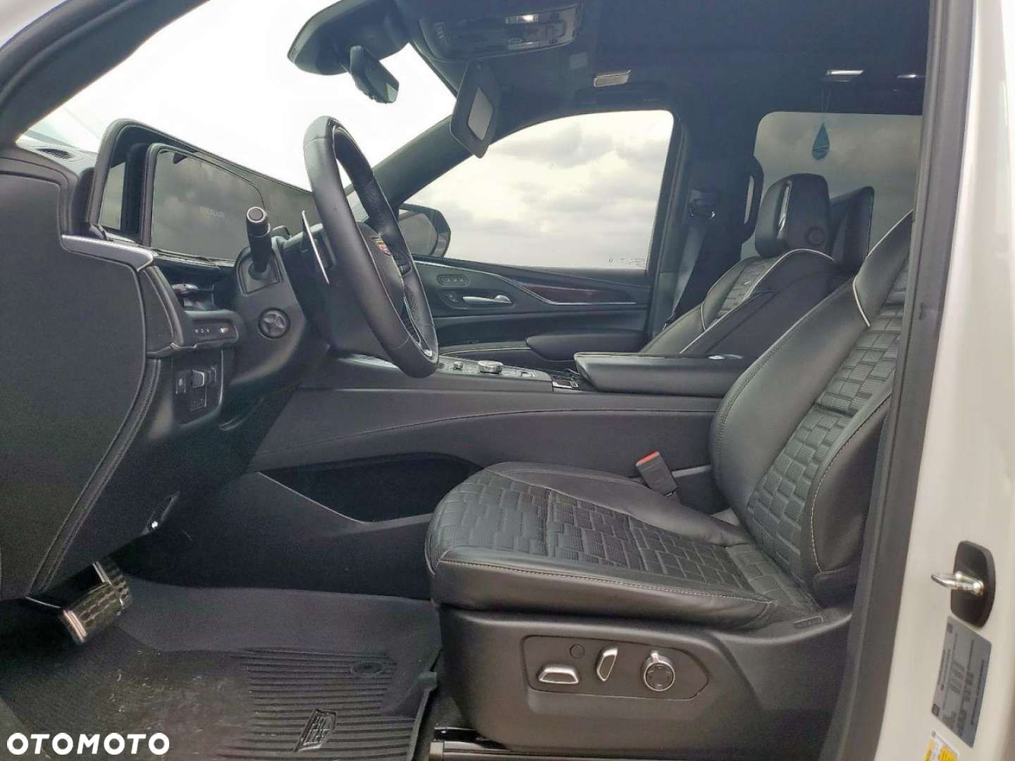 Cadillac Escalade - 8