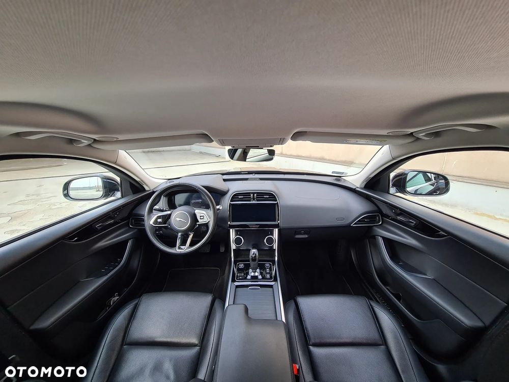 Jaguar XE D200 SE - 11